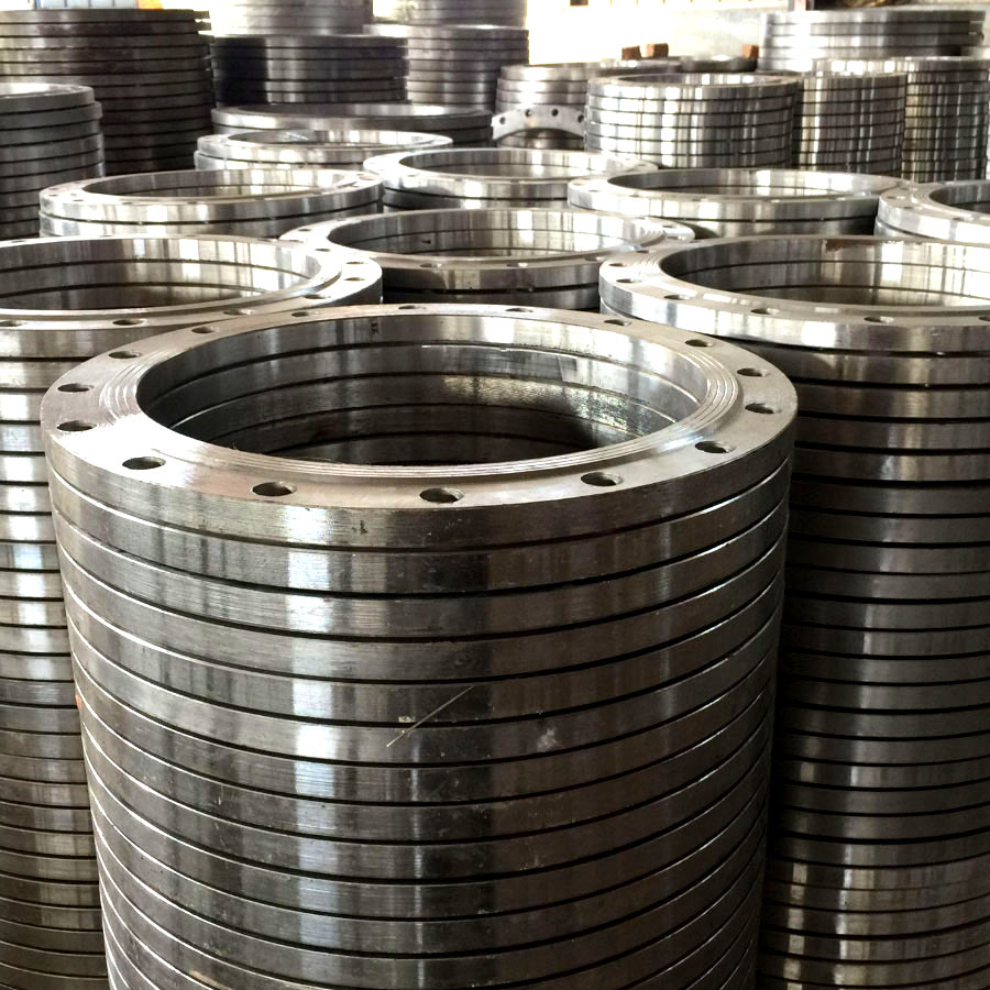 通常平插法蘭使用什么材料？